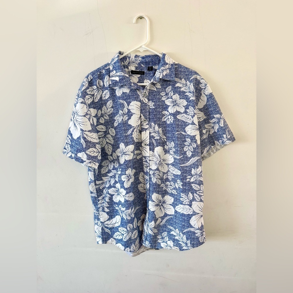 Saks Fifth Avenue Hawaiian Blue + White Floral Short-Sleeve Button-Down Shirt XL